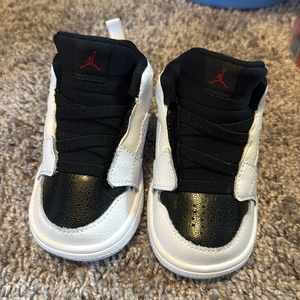 Jordan Access TD white black sneakers shoes *brand new* size 4C